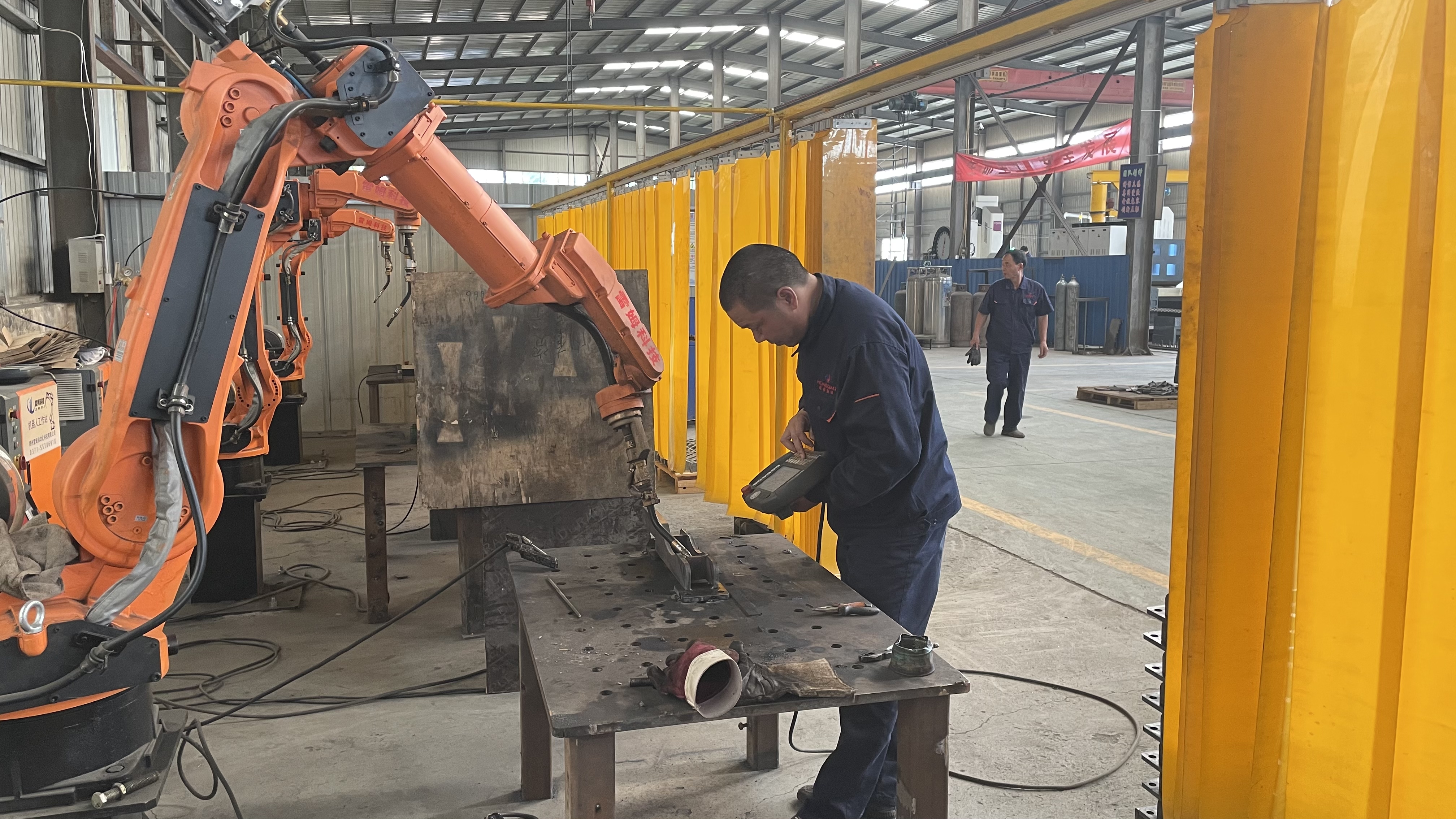 工廠實拍--自動化電焊臂